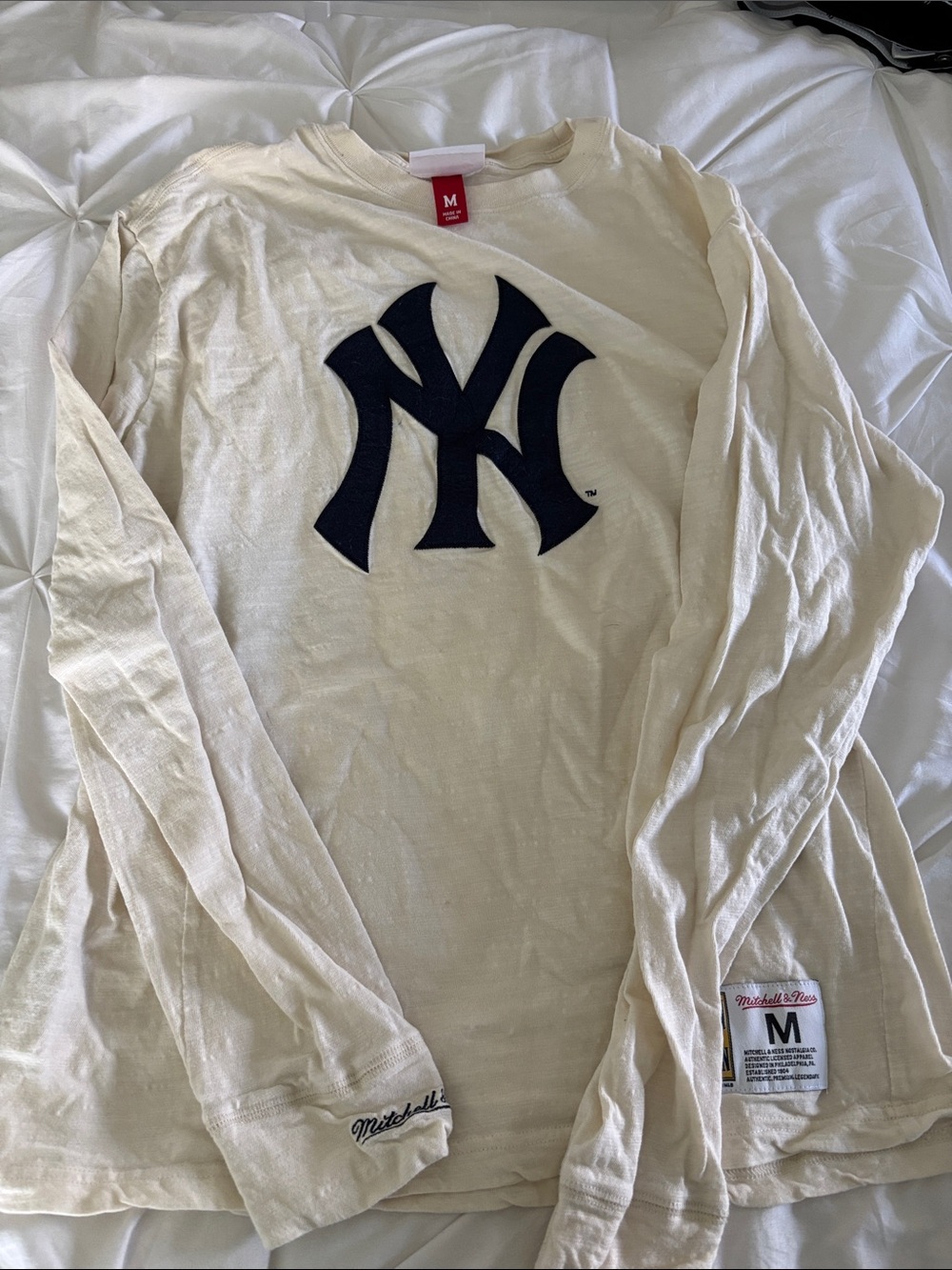 Mitchell & Ness Cream Long-Sleeve with Navy Yankees Logo